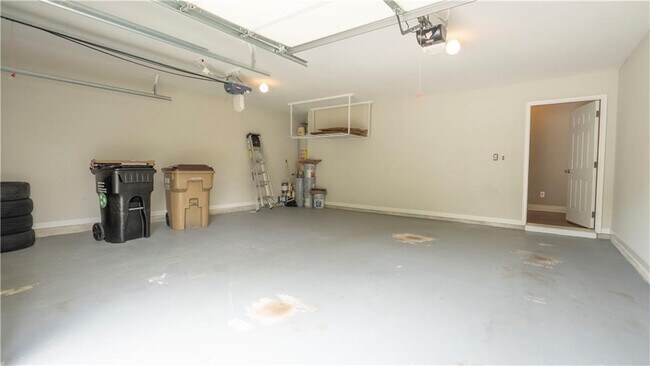 Building Photo - 3731 Ivy Lawn Dr NE