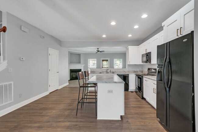 Building Photo - Awesome 3BE/2.5BA home in Bellevue!