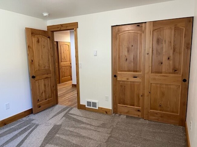 Building Photo - 17447 Auklet Dr