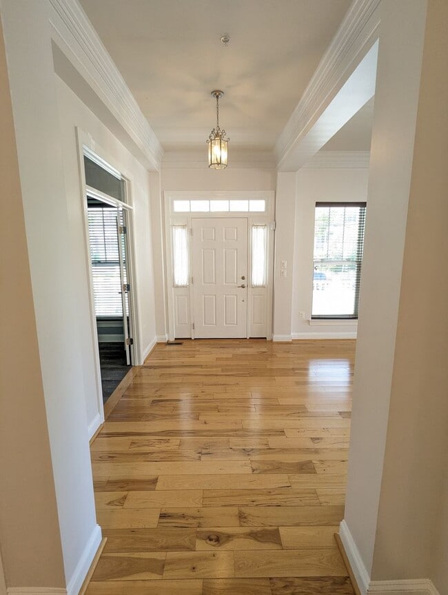 Building Photo - Impeccably maintained SFH in Clarksburg re...