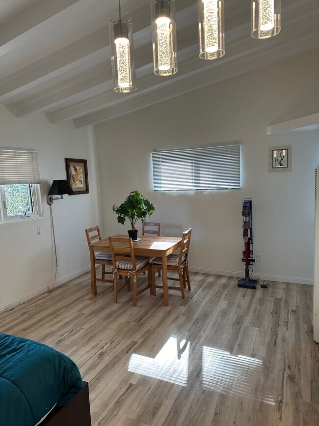 Building Photo - 4030 Haines St