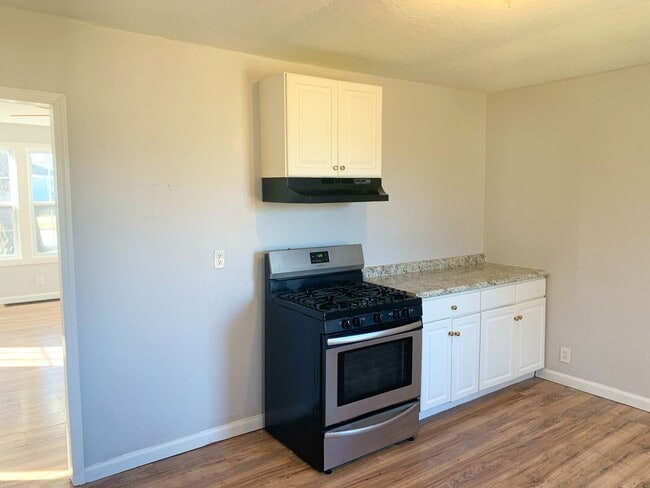 Building Photo - For Rent...4764 Warnock Ave, Granite City