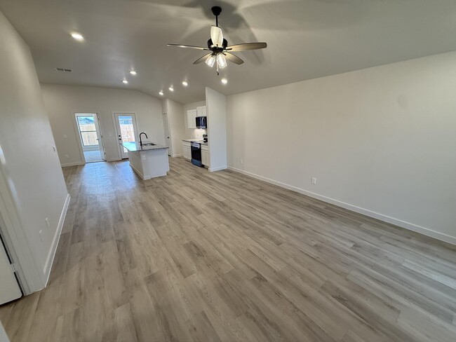 Building Photo - 1309 N Chicago Ave