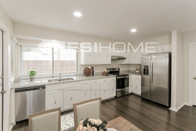 Building Photo - 2020 Cedarwood Dr