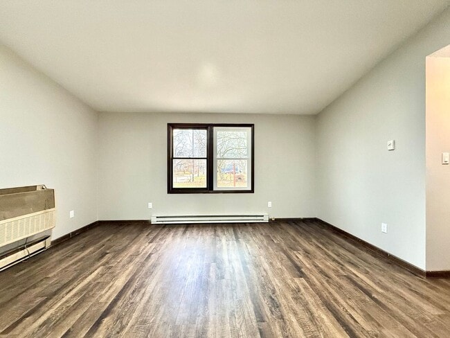 Building Photo - 4 Bedroom House