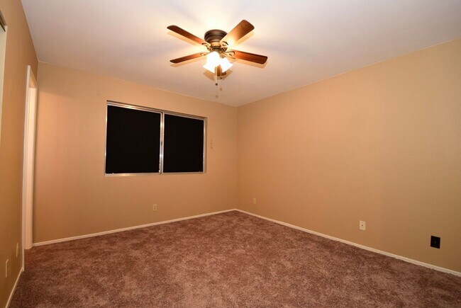 Building Photo - Spacious 2 Bedroom, 2 Bath Single-Story Home