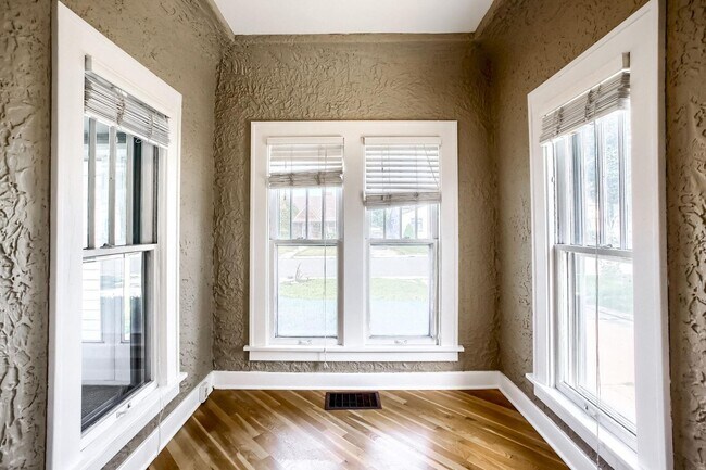 Building Photo - 3 Bedroom single family home in Denver