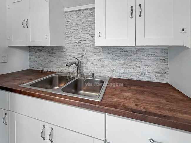 Building Photo - 1818 W Washington St