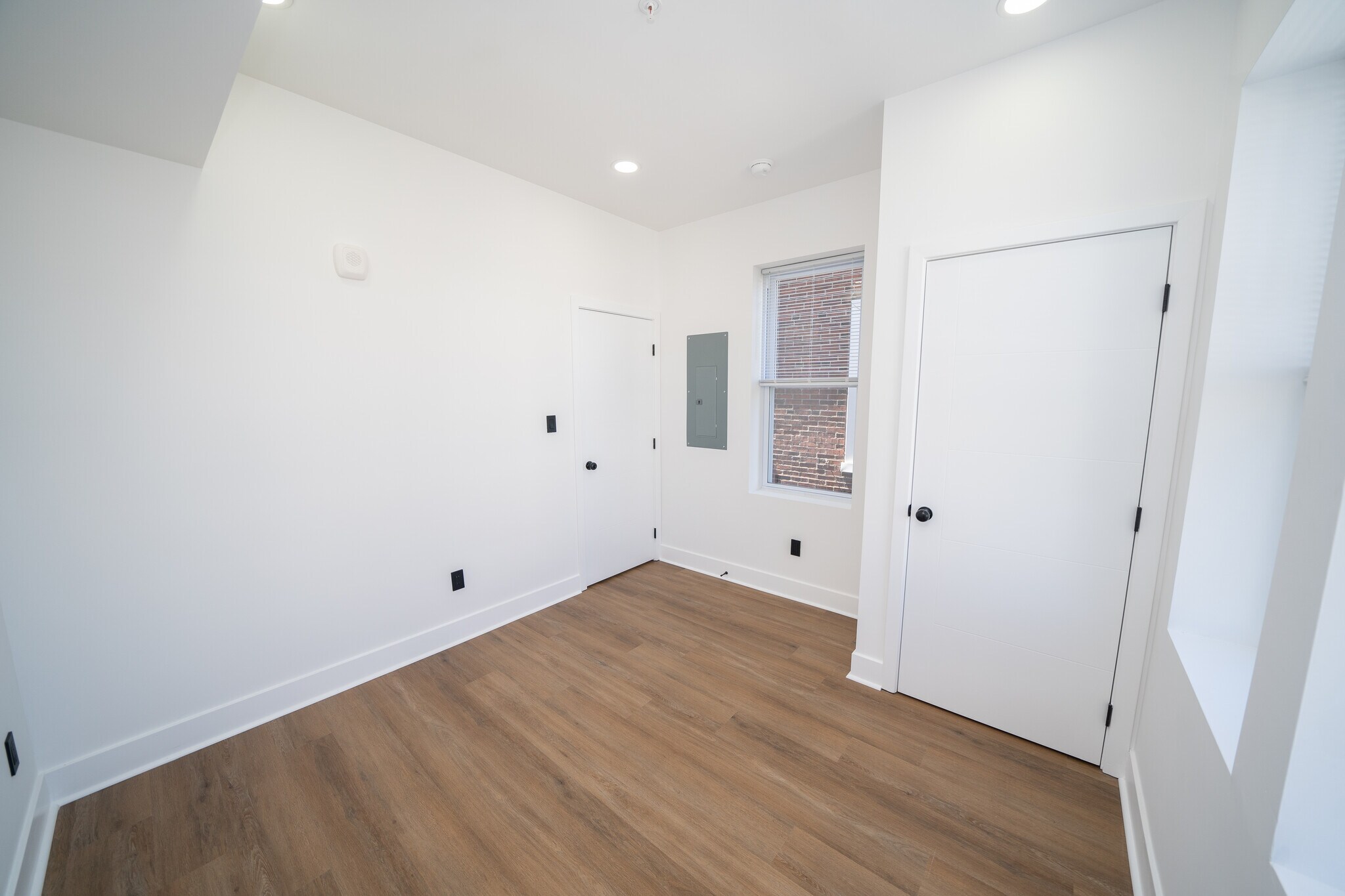 Building Photo - 4927 Catharine St