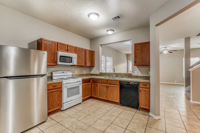 Building Photo - 6331 Scotchwood Dr