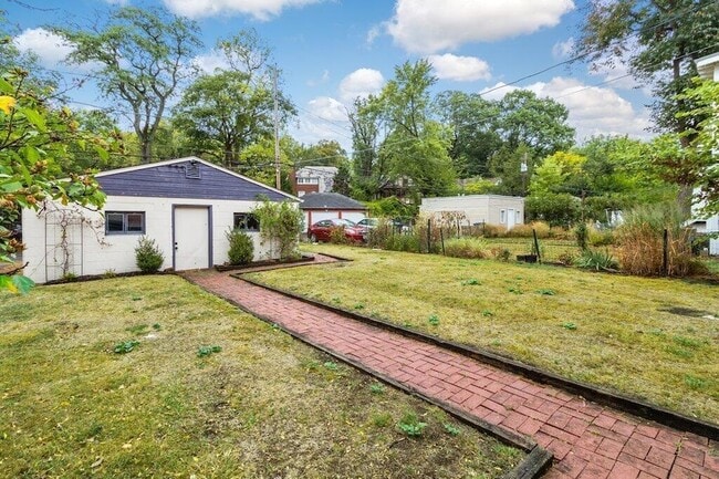 Building Photo - 2027 N 4th St