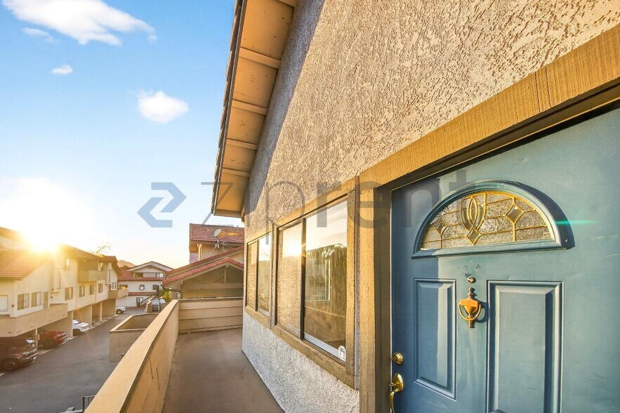 Building Photo - Unit 7