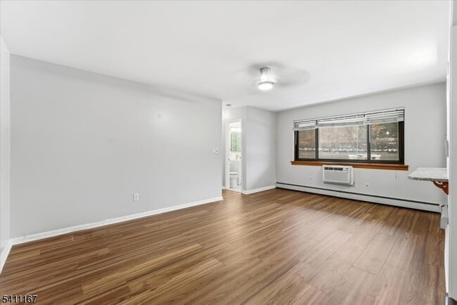 Building Photo - 401 US-22