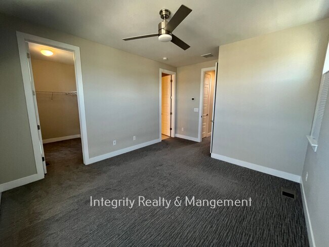 Building Photo - 2457 Majorca Dr