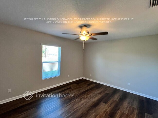 Building Photo - 426 NW Airoso Blvd