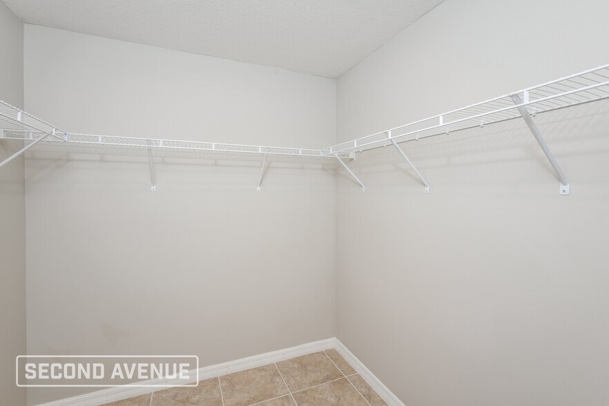 Building Photo - 1312 Vancouver Ave SE