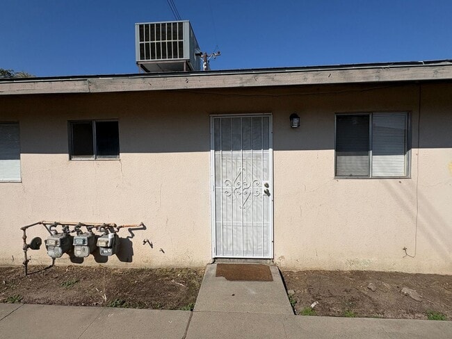 Building Photo - 3939