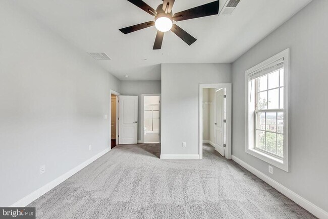 Building Photo - 605 Fair Winds Way