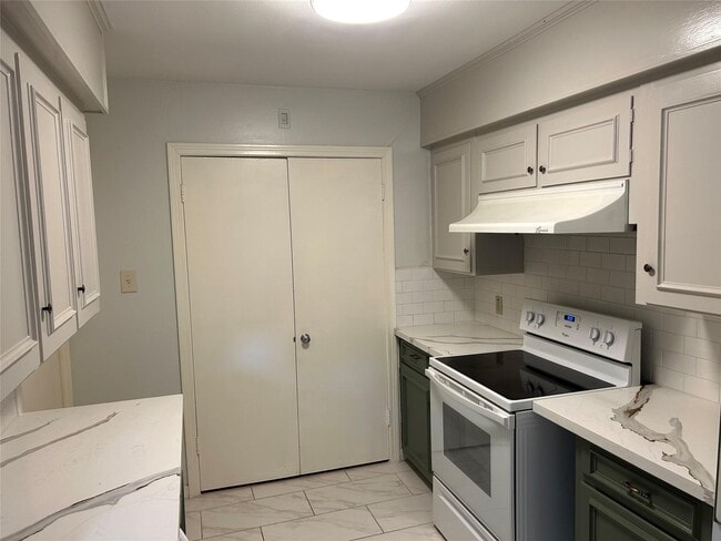 Building Photo - 3111 Broadmead Dr