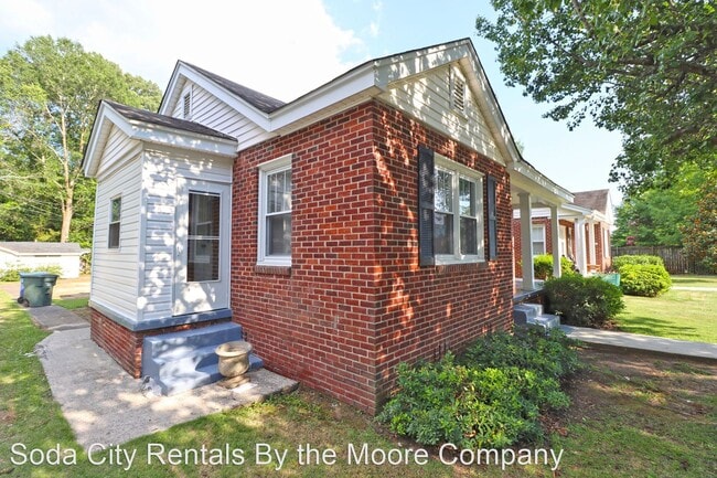 Building Photo - 3 br, 1 bath House - 216 South Holly Street