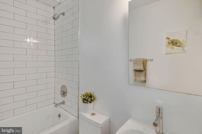 Building Photo - Columbia Heights 2BR 2BA w/Parking & Private Patio Garden