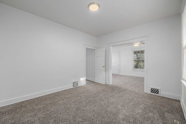 Building Photo - Cute Denver bungalow for rent