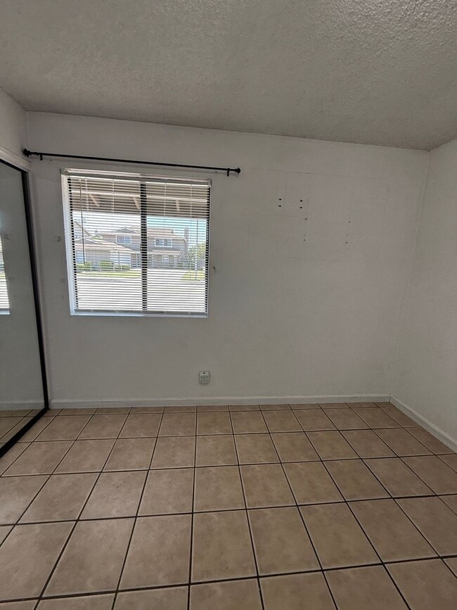 Building Photo - Orcutt Single Story Knollwood Terrace Condo with Attached One Car Garage