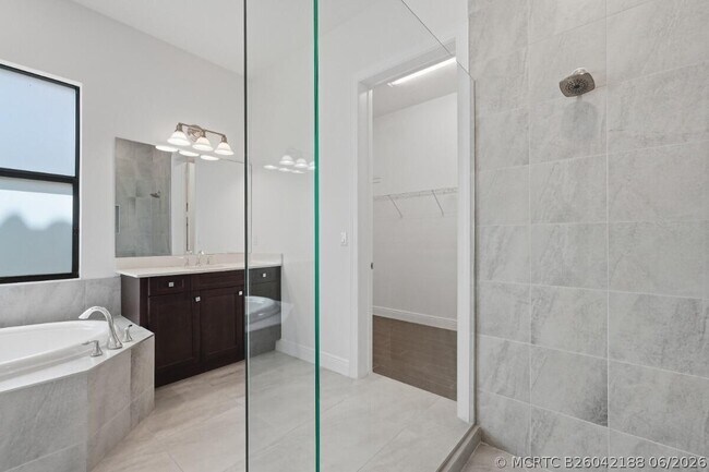 Building Photo - 11760 Bayview Cir