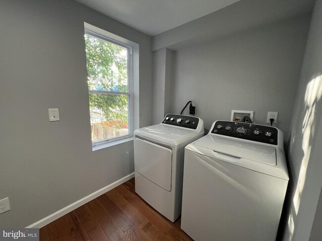 Building Photo - 220 N Montford Ave