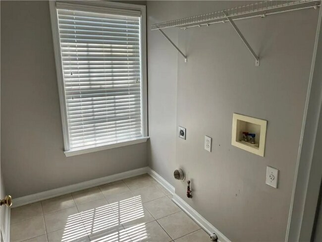 Building Photo - 4030 Ridgefair Dr