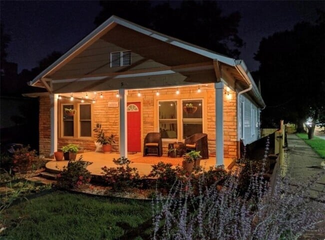 Building Photo - 5 Lakeview Dr SE