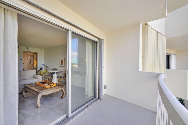Building Photo - 2600 N Flagler Dr