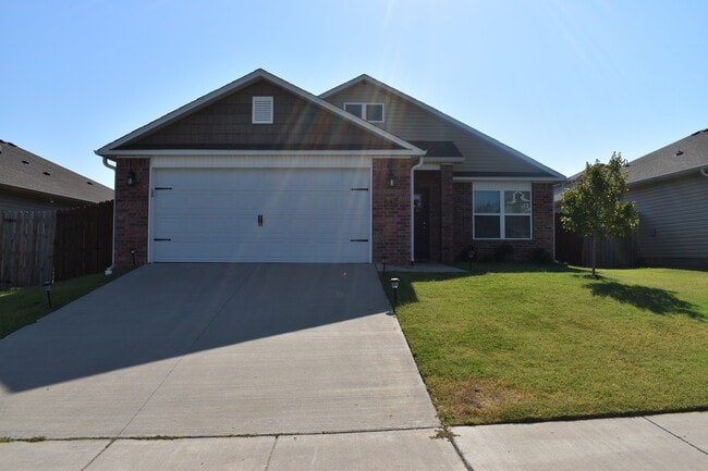 Primary Photo - 515 Ashwood St