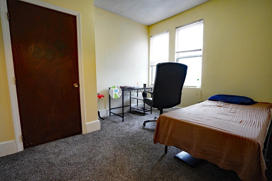 Building Photo - 12 Lorraine Ter