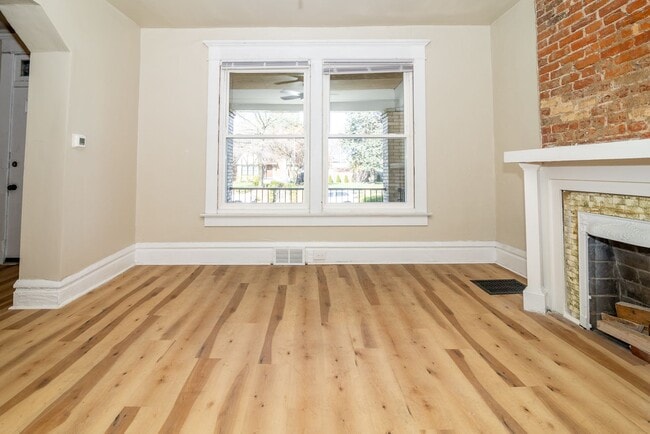 Building Photo - 402 Woodland Ave