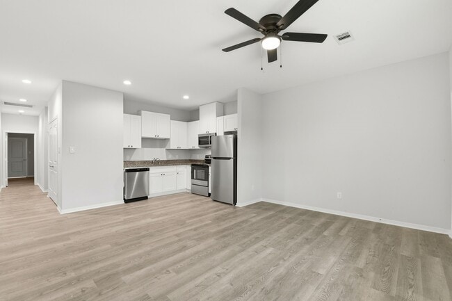 Building Photo - 2521 Maple St