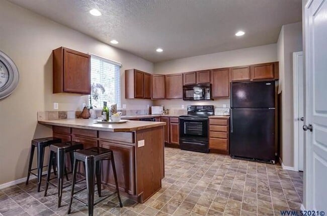 Building Photo - 848 NE Millstream Pl