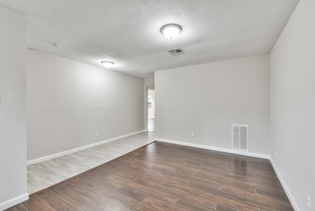 Building Photo - 9718 John Bank Dr