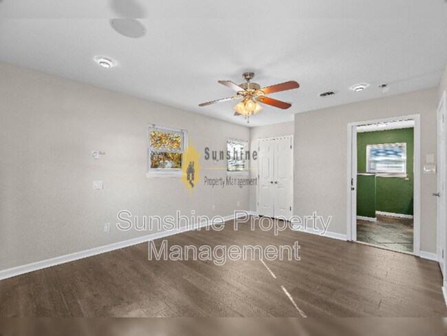 Building Photo - 3701 Teakwood Dr