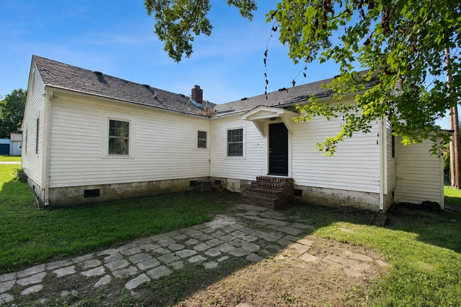 Building Photo - 826 North Dr