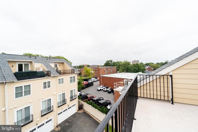 Building Photo - 1333 Powhatan St