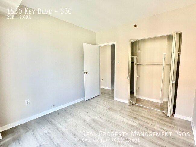 Building Photo - Sun-Drenched Condo-Stunning Views, Walk to...