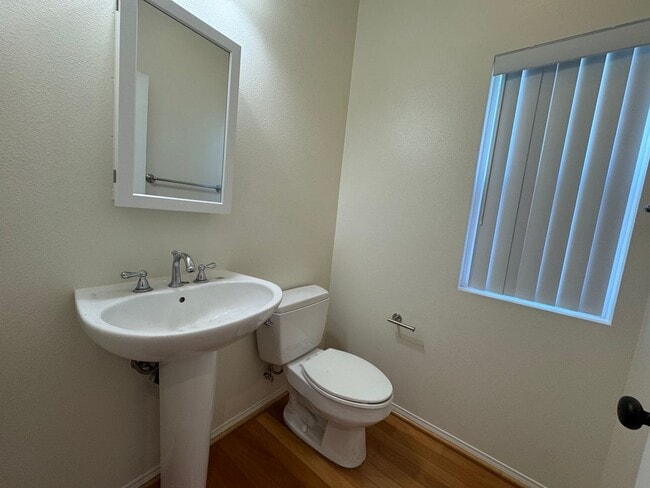 Building Photo - Welcome To Your New Home In Inglewood (Gat...