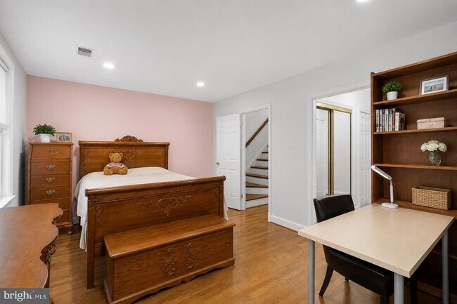 Building Photo - 4422 Westover Pl NW