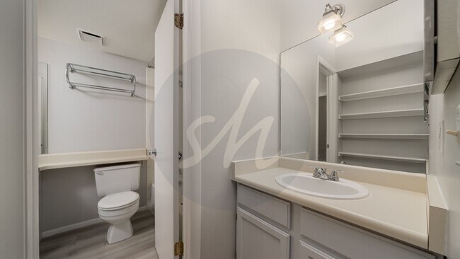 Building Photo - Westside Condo