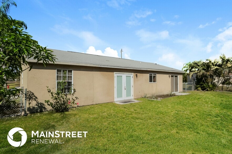 Building Photo - 3182 SE East Blackwell Dr