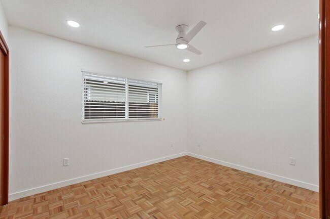 Building Photo - Central Davis 3/2 Mid Modern