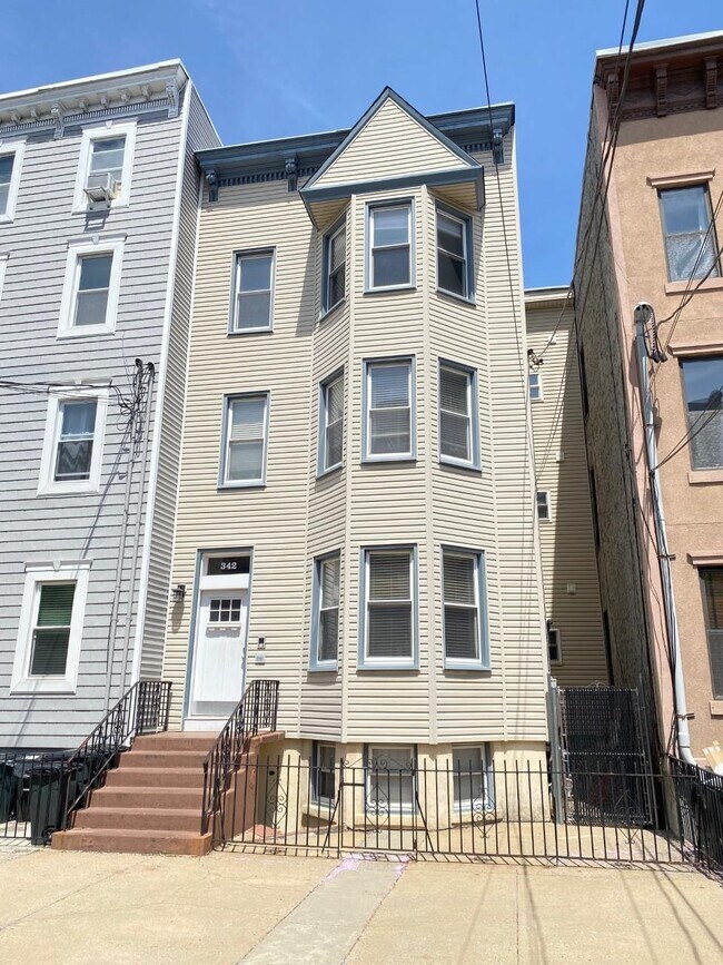 Building Photo - 342 Pavonia Ave