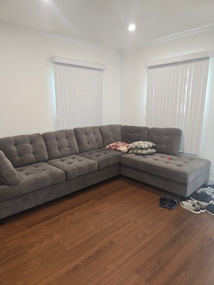 Building Photo - 1025 E Spazier Ave