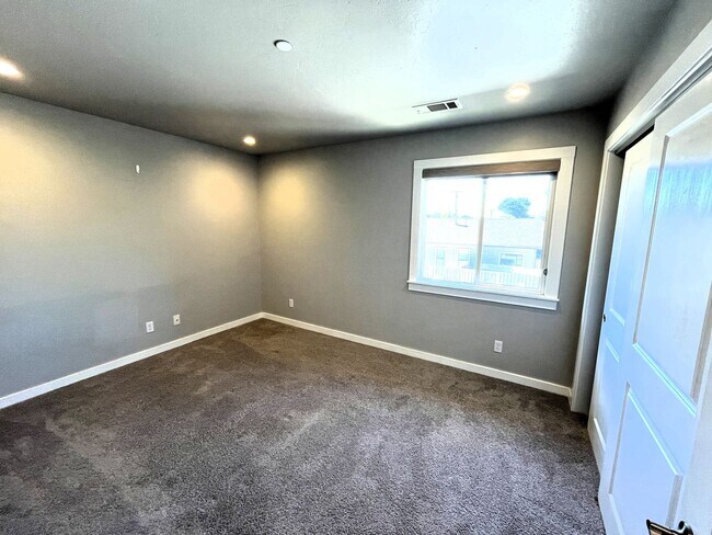 Building Photo - (1X) 1492-1498 Rohnerville [PRM: Henry]